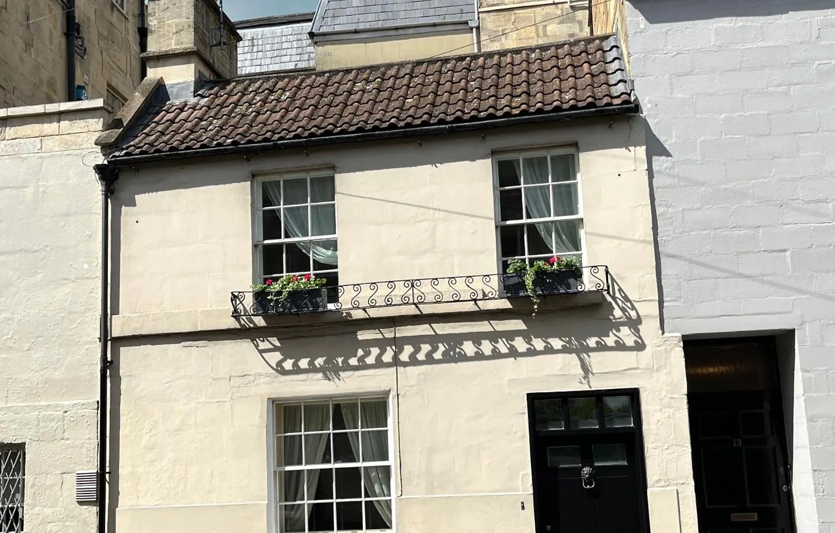 Cute Georgian Cottage, Central, Newly Renovated Bath 0*,